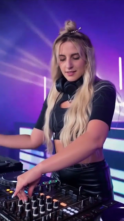 Female DJ 18