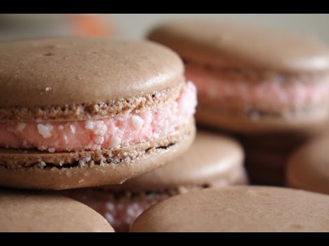 How to make Chocolate Peppermint Macarons + Peppermint Buttercream Frosting
