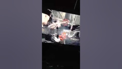 How to use the chain saw on gears of war 2