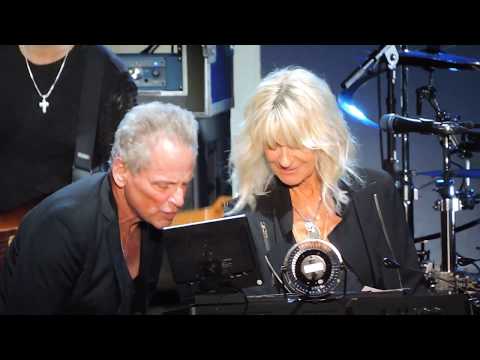 Lindsey Buckingham & Christine McVie of Fleetwood Mac Go Your Own Way Live 2017