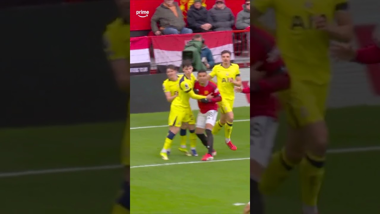 Een bekeken schuiver van Bryan Mbeumo geeft Manchester United de voorsprong! 🔱