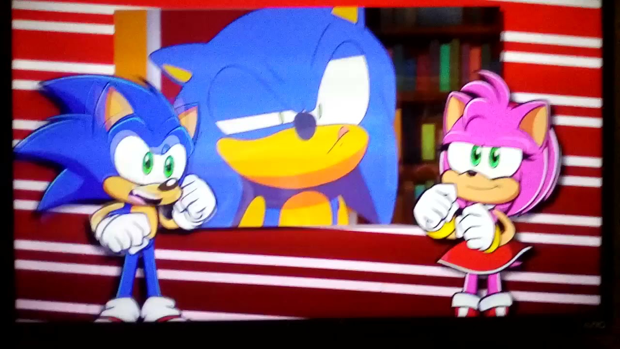 Sonic freaked out - YouTube
