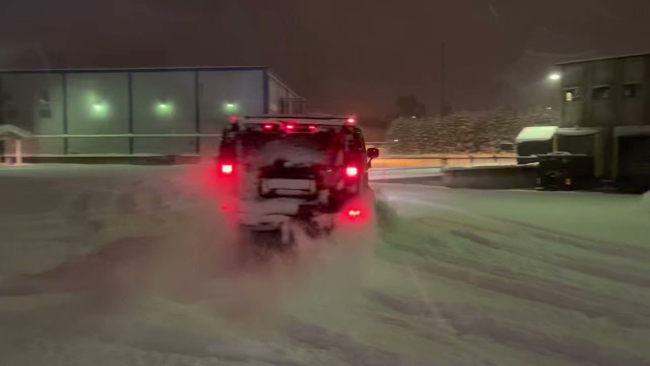 Hummer H2 in snow. Norway