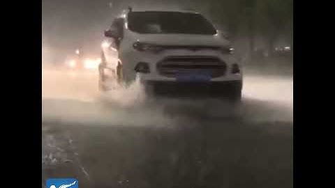Rainstorm-triggered flood forms spectacular waterfalls in Chongqing