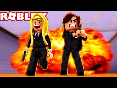 We Became Spies Roblox Youtube - bacon head noob tries to roast me roblox hide seek