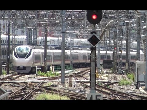 東京駅を出発して有楽町駅前をカーブしていく上野東京ライン常磐線上り特急ときわE657系