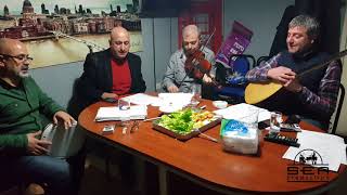 BAHÇEDE YEŞİL HIYAR