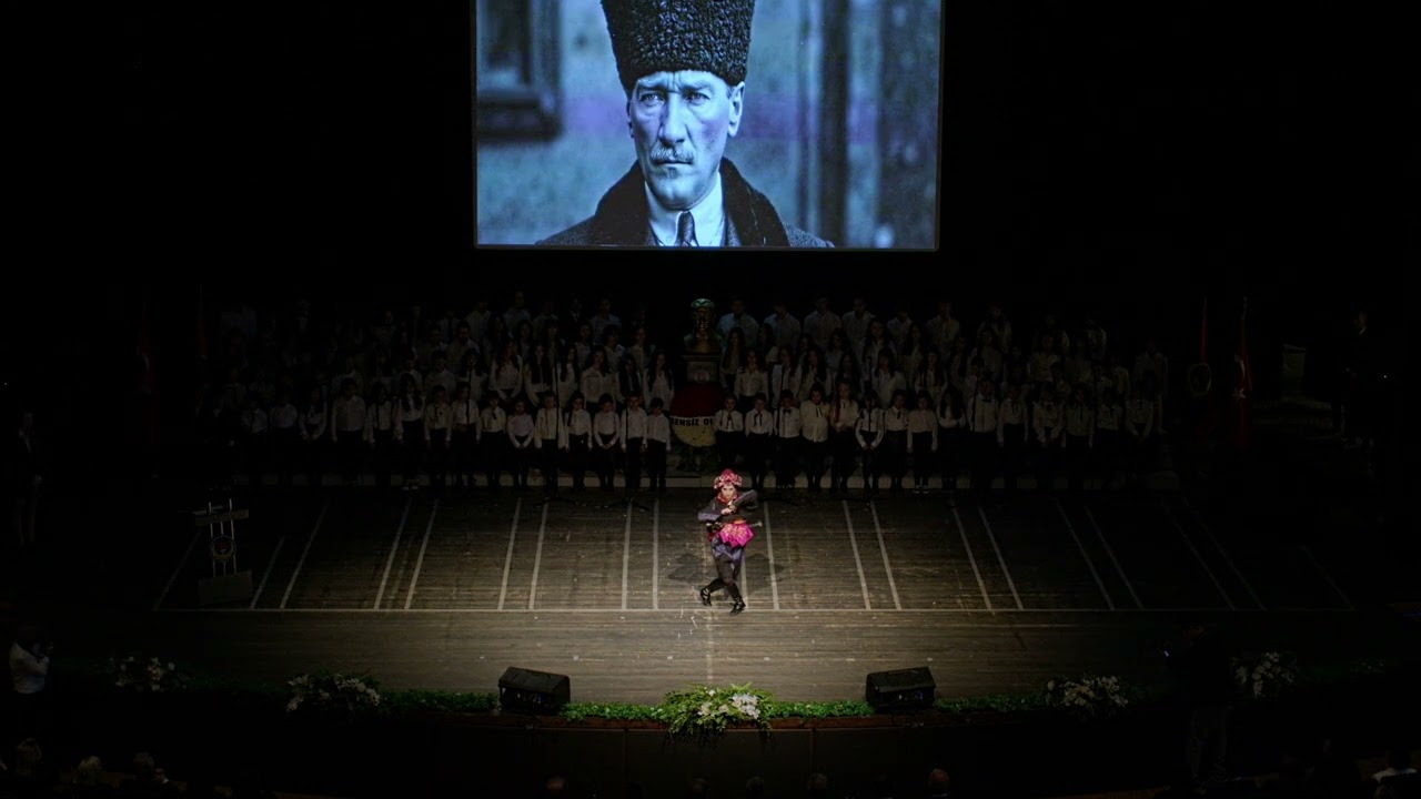 10 Kasım'da Ata'mızı Zeybekle Andık