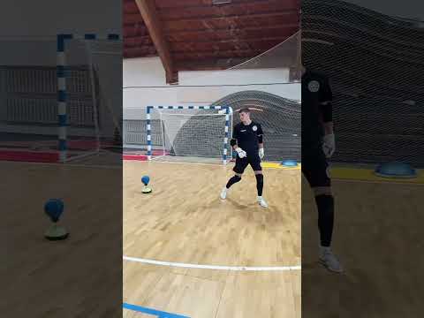 Тренировка вратарей. #goalkeepertraining #futsal #football #минифутбол #sports #goalkeeperschool