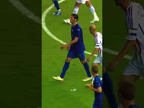 زين الدين زيدان ماذا قال له اللاعب الايطالي فقام بضربة و تسببت في طرده من المبارة