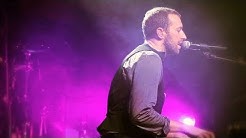 Coldplay - Christmas Lights (Live from Liverpool)  - Durasi: 4:23. 