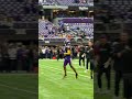 Jordan Addison warming up ahead of Bears 🏈