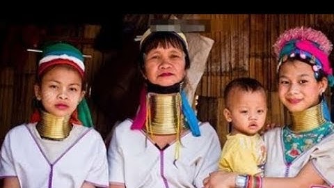 Tháo bỏ chục chiếc vòng ở tộc cổ dài nhất thế giới, nhìn cổ của những “mỹ nhân hươu”  choáng váng