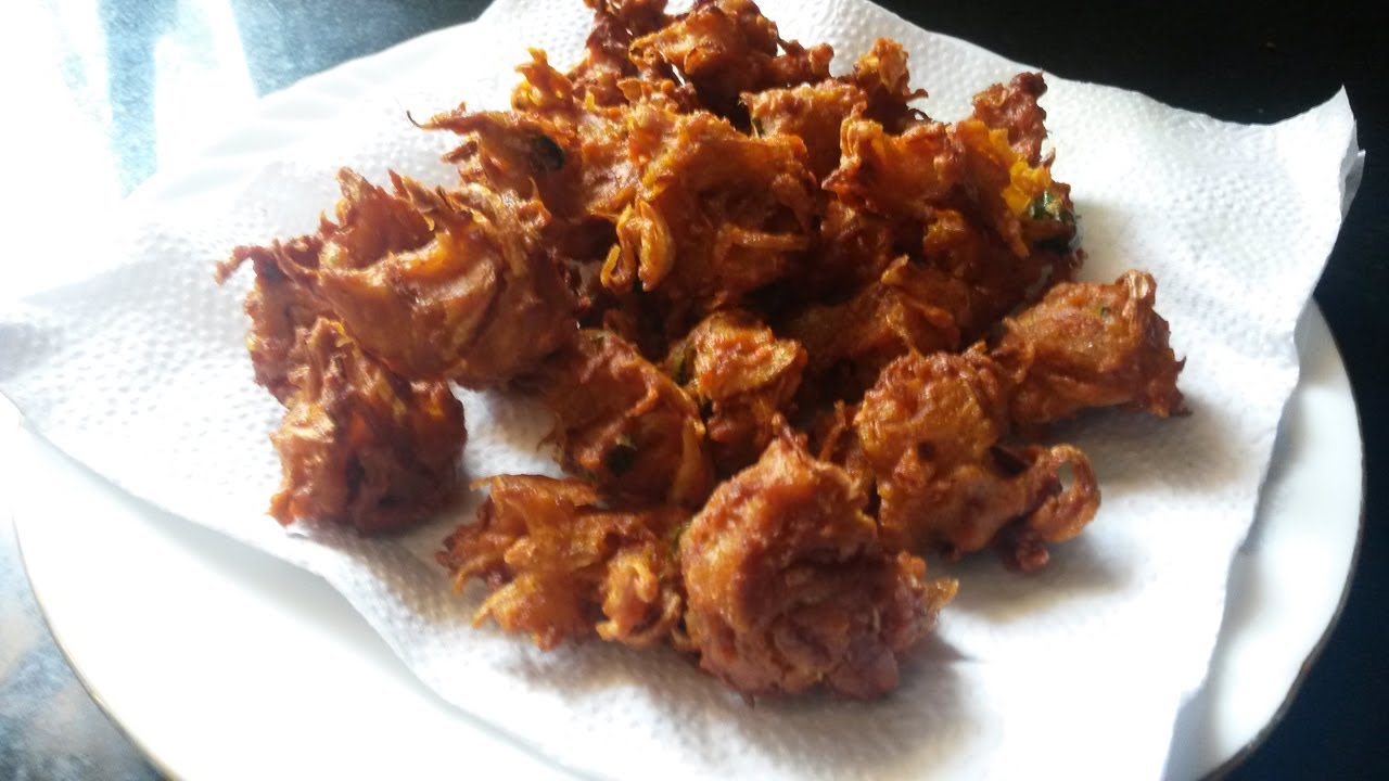 How to Make Crispy Carrot Pakora Recipe Gajorer Pakora Recipe