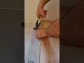 Sem ferramentas adequadas também  dá  para instalar  piso  laminado! #pisolaminado #piso