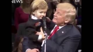 Donald Trump leva o neto o puticlub