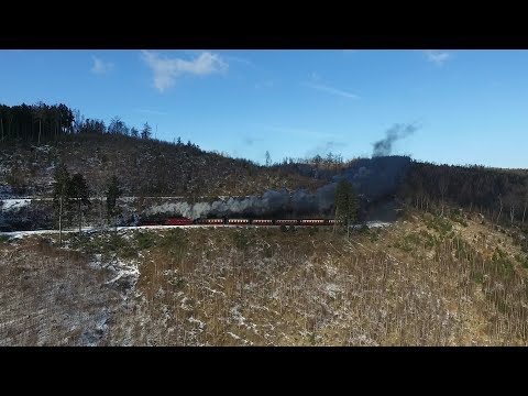 Dampfzug der Harzer Schmalspurbahnen auf dem Weg zum Brocken | Drohnen-Aufnahme @martinlaubner