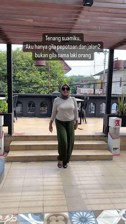 Pesona Tante  Cantik di Cafe #gym #motivation #stw #legs #tante #leggings #ibuibu # Mom #Sosialita