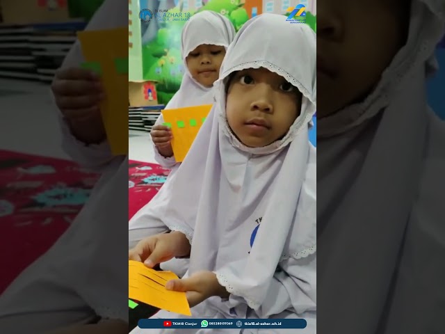 Belajar Mengayam Anak-anak TK Islam Al Azhar 18 Cianjur