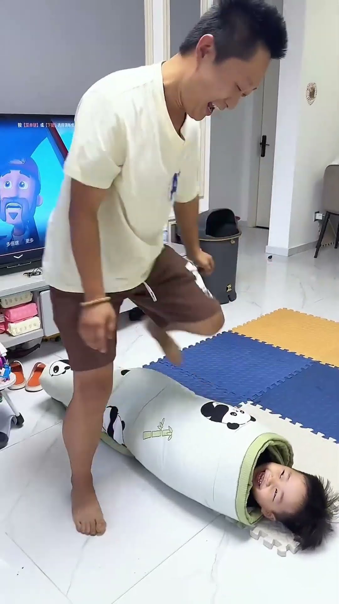 亲子小游戏，还得是爸爸带娃！#Cute baby#Cute#呆萌小米宝#聪明宝宝#萌娃