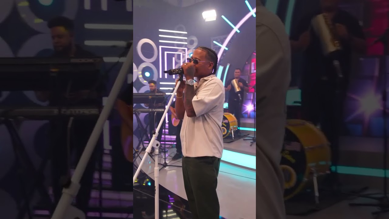 @dalvinmelody ya está en vivo en #EllasEnLaNoche 🎶🔥La bachata se apoderó de nuestro estudio y