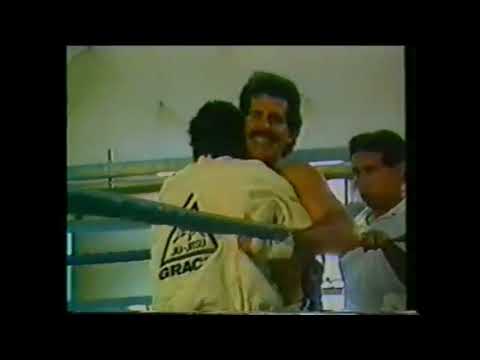 Video: Rorion Gracie netto waarde: Wiki, Getroud, Familie, Trou, Salaris, Broers en susters