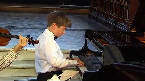 Nicolas Veal-Baschwitz - J. Haydn: "Divertimento" for Piano and Strings in C Major, Hob.XIV:4