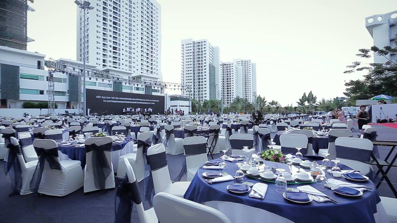 Tiệc Outside Catering Riverside Palace - YouTube