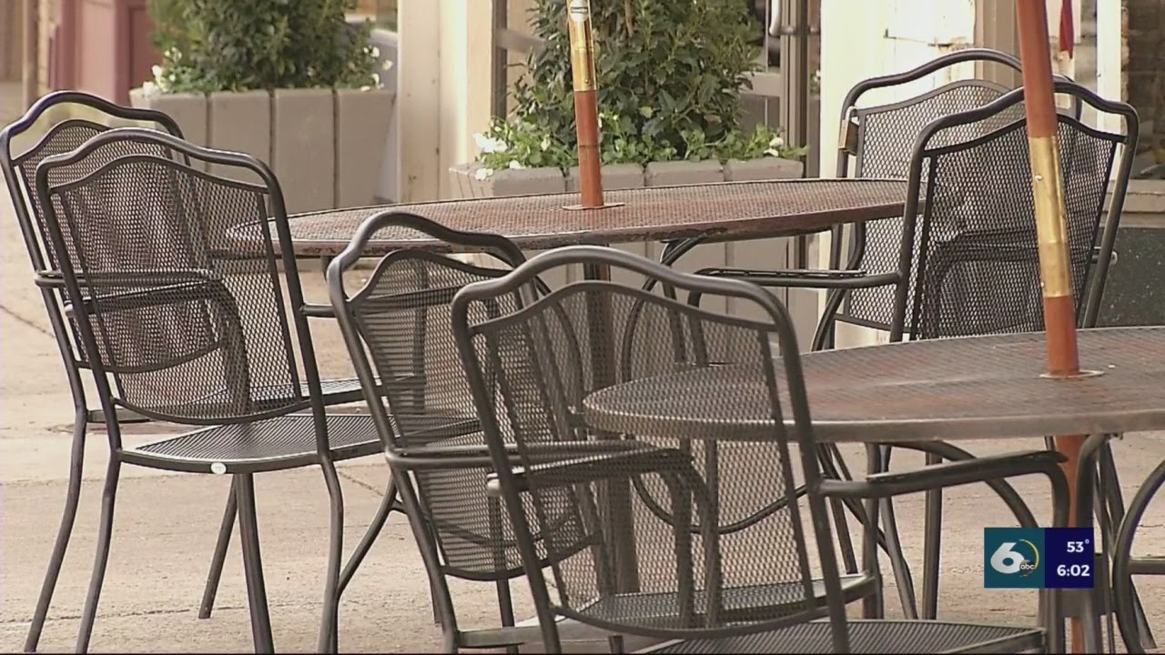 Little support for expanding smoking ban to sidewalk  cafes