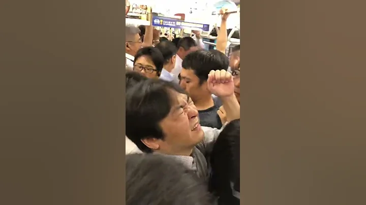 Morning rush hour in Tokyo subway (heading to Shinjuku) - DayDayNews