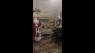 Дед Мороз танцует лезгинку