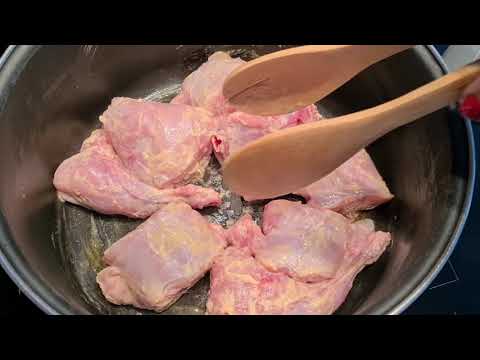 فيديو: أرنب مطهو مع الفطر في صلصة الحليب