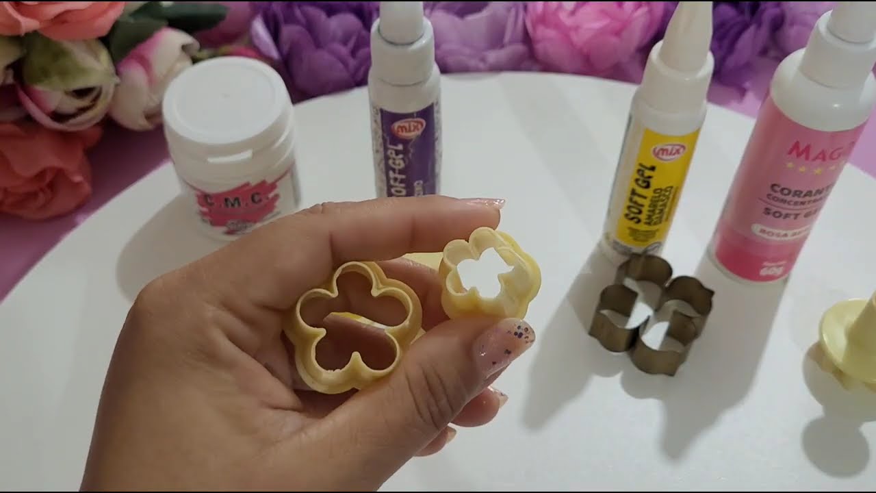 AULA COMPLETA | CURSO ONLINE DE DOCES FLORAIS | AULA 03| FAZENDO AS FLORES| COMO TINGIR A PASTA|
