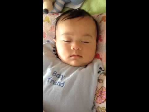 4ヶ月の赤ちゃん 寝起き 寝ぼけて笑う Youtube 4ヶ月の赤ちゃん 寝起き 寝ぼけて笑う Youtube
