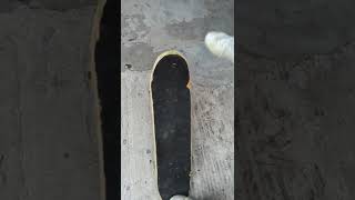 Cómo hacer el KICKFLIP en SKATE (Fácil y Rápido) Para PRINCIPIANTES #shorts