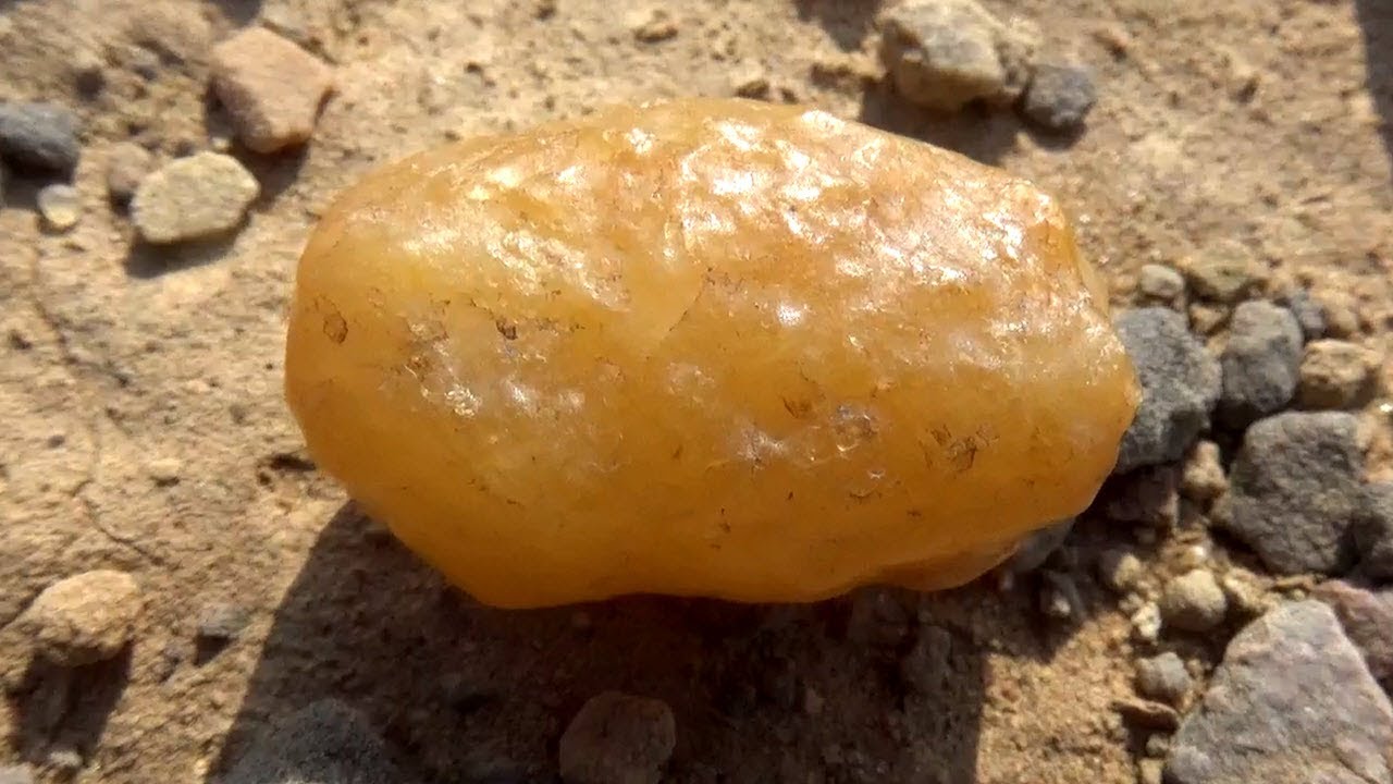 حجر أنديسين اصفر فاتح شبه شفاف Andesine