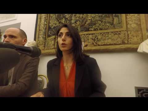 L&#039; autodifesa choc di Virginia Raggi