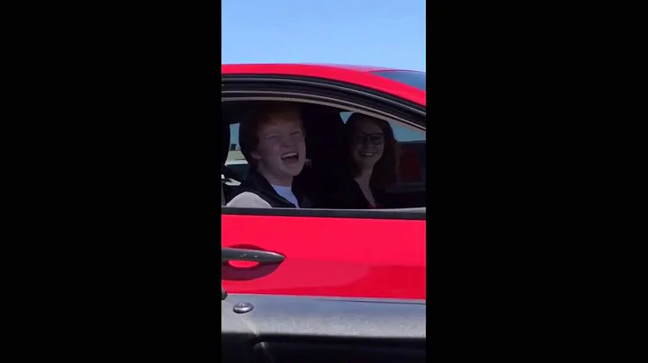 I pulled up to a red light and looked to my left boy sings original