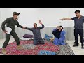Shirvan and Maryam are deceived by Mojtaba and the police arrive at the scene