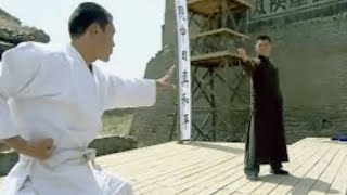 Tai Chi master vs Karate master! Several Chinese kung fu masters compete with Japanese masters! Resimi