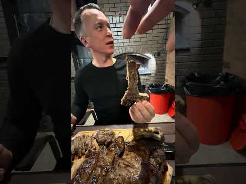 Едим сочный стейк