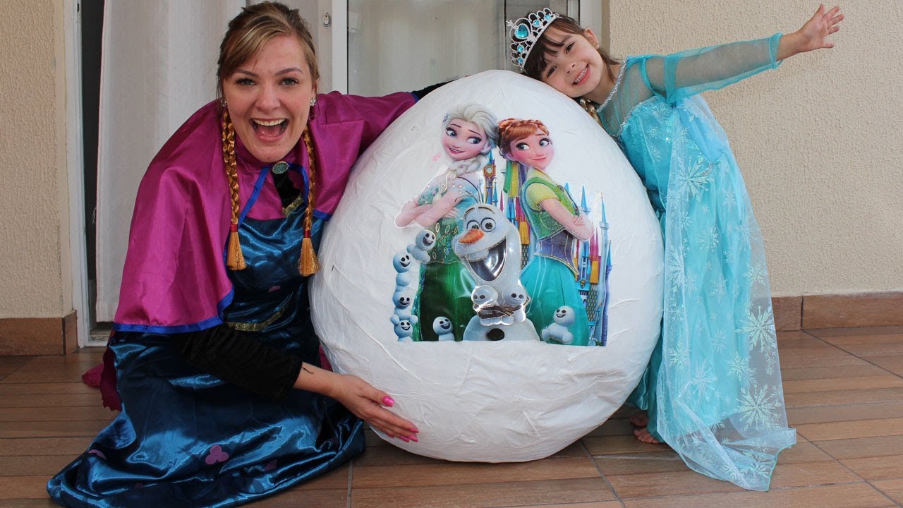 FROZEN ELSA GANHA OVO GIGANTE DA ANNA 