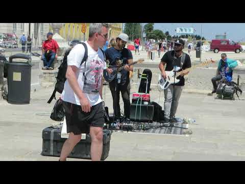 street concert in Lisbon