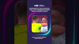 Erzurumspor Oyuncusu Mustafa Yumlu, Kart Görmemek Için Hakeme Sarılsa Da Başarılı Olamadı.