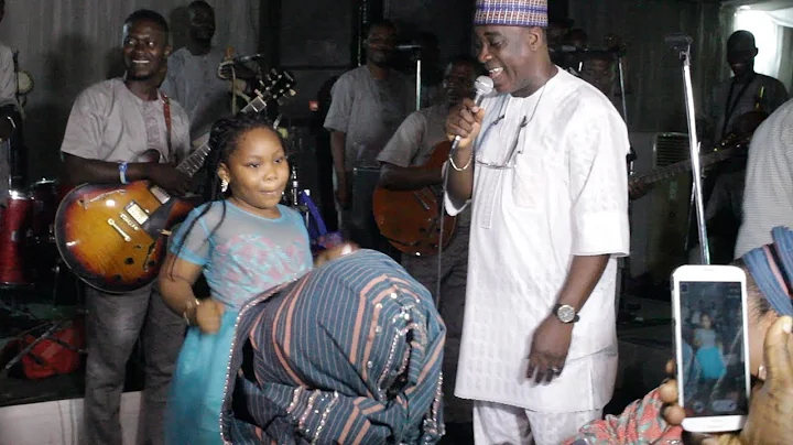 HILLARIOUSLY K1 DE ULTIMATE AND GRAND DAUGHTER DANCING AND PERFORMING TOGETHER ON STAGE