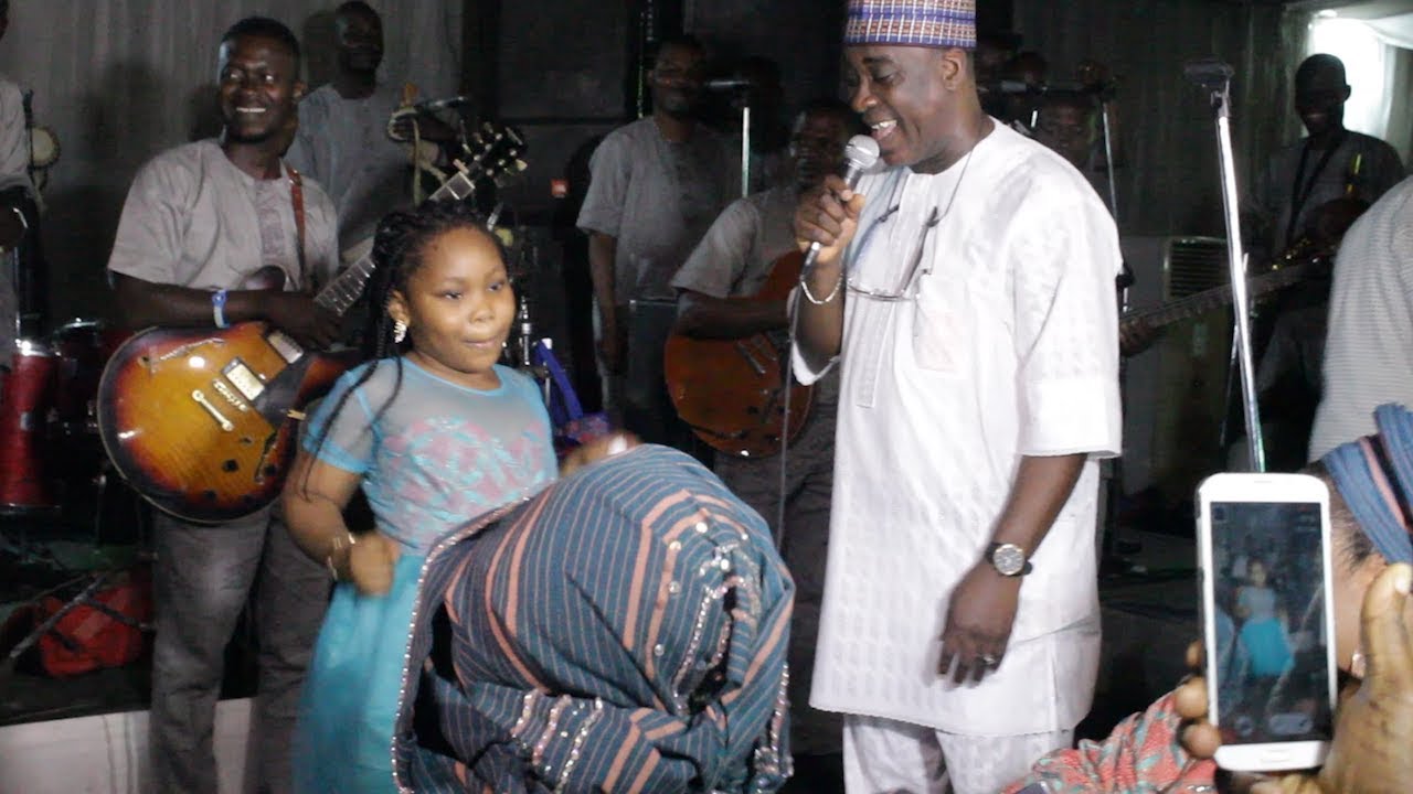 HILLARIOUSLY K1 DE ULTIMATE AND GRAND DAUGHTER DANCING AND PERFORMING TOGETHER ON STAGE k112 wengue