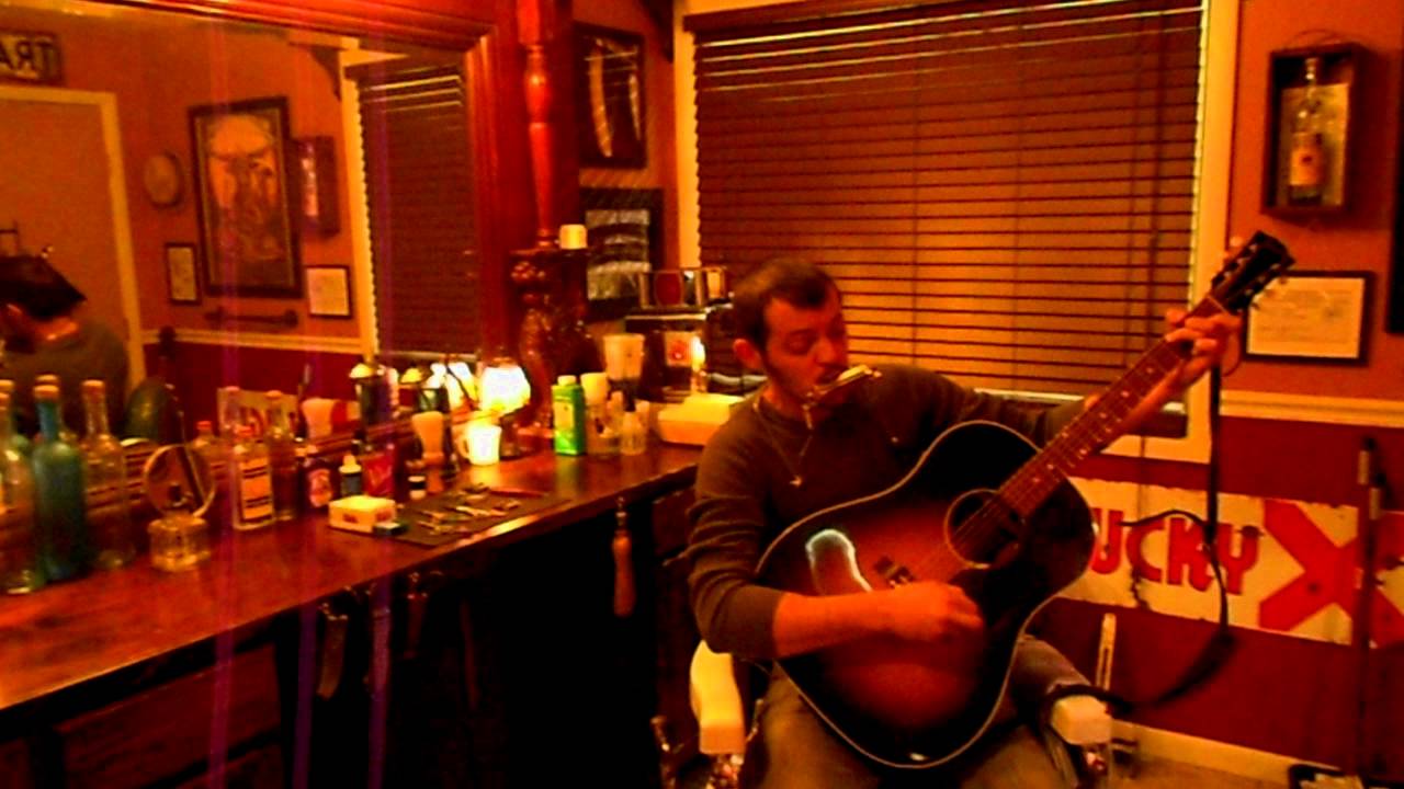 在 YouTube 上觀看「Graham Lindsey at Braxton's Barber Shop & Shaving Parlor」 在 YouTube 上觀看「Graham Lindsey at Braxton's Barber Shop & Shaving Parlor」