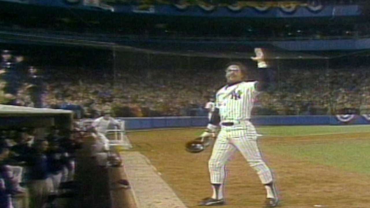 Reggie Jackson Autographed 8x10 Photo New York Yankees 1977 World Series 3rd Home Run Beckett BAS 