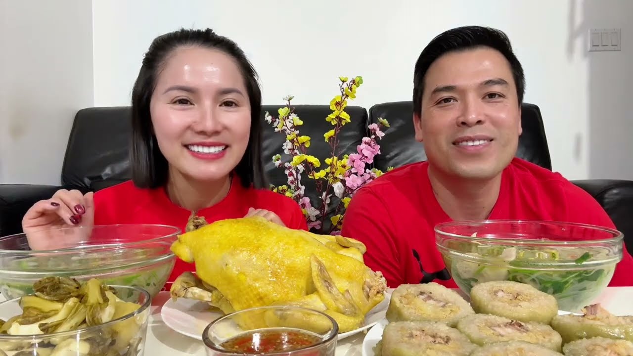 Vợ chồng 2 Bánh xin  Kính Chúc Cả Nhà một Năm Mới mọi sự bình an, hạnh phúc và gặp nhiều may mắn ạ