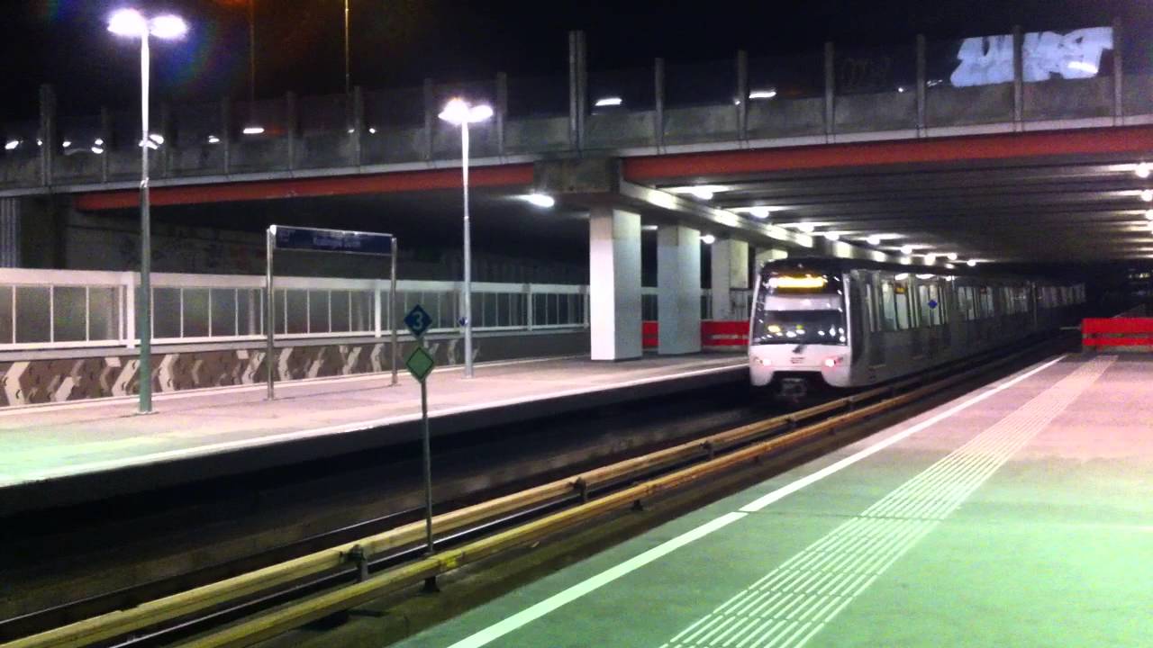 RET Metro Type SG3 vertrek Kralingse Zoom (spoor 3) richting Binnenhof in de avond